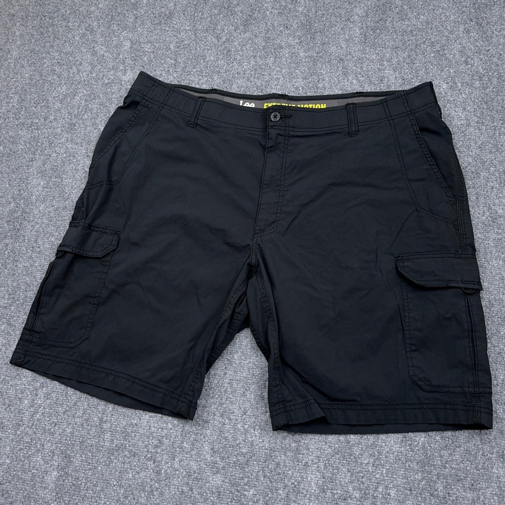Lee Extreme Motion Crossroads Cargo Shorts Men 46 FITS 43 Black Stretch Hiking